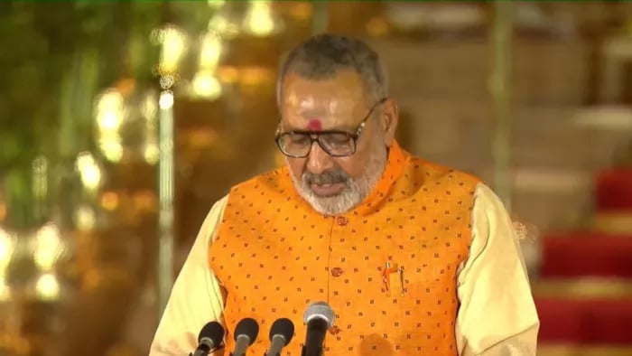केंद्रीय मंत्री गिरिराज सिंह ने अपने का मंत्रालय का संभाला कार्यभार