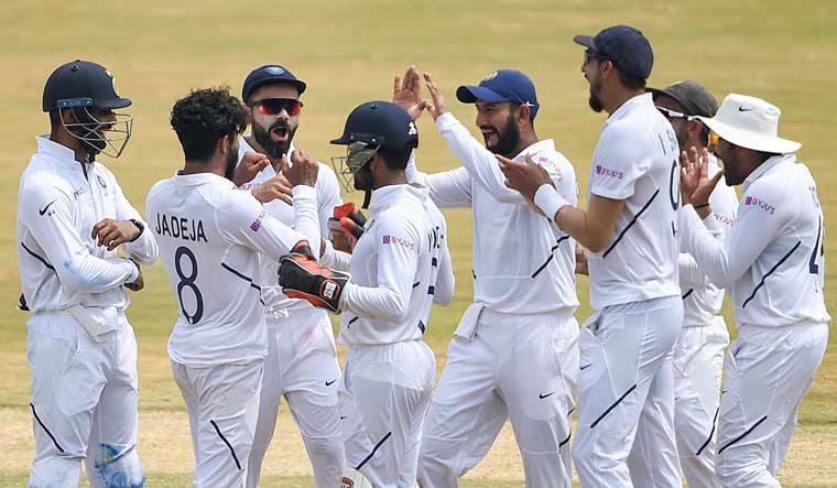 IND vs SA सीरीज : भारत की पहली पारी 327 रनों पर सिमटी, गेंदबाजों ने दक्षिण अफ्रीका को दिए शुरुआती झटके