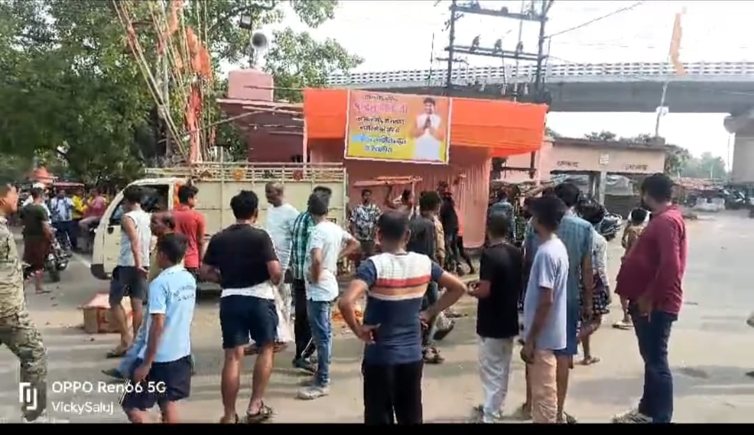 धनबाद का मैथन : सांसद ढुल्लू महतो को दिखाया काला झंडा तो पढ़िए क्या हुआ