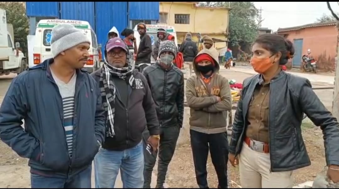 मानसिक तनाव से जूझ रहा वेटर, फिर किया ऐसा कि परिवार की आंखों में आंसू ही आंसू