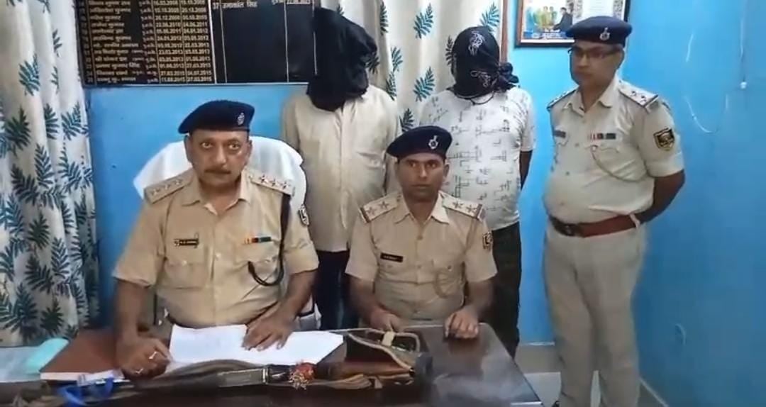 Bihar News:नकली लाइसेंस पर बंदूक खरीद कर नौकरी कर रहे दो गार्ड गिरफ्तार,दो अवैध राइफल भी बरामद