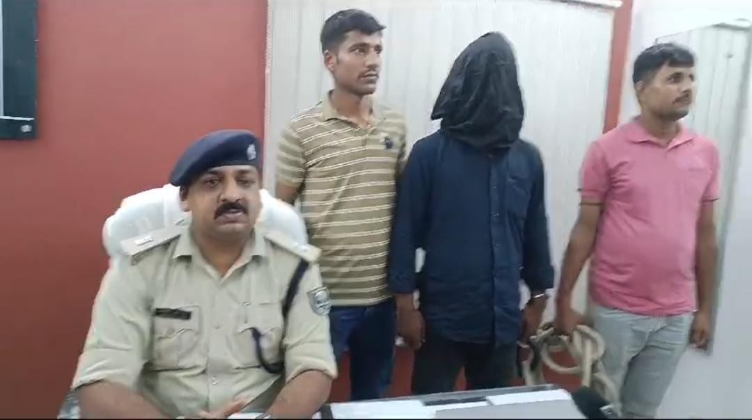 Crime News Bihar:महिला शिक्षिका के हत्यारे आशिक को कटिहार पुलिस ने किया गिरफ्तार , सनकी आशिक ने चाकू मारकर की थी हत्या