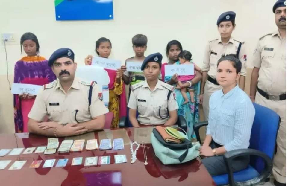 रहिये सावधान! चार महीने का बच्चा गोद  में लेकर यह "महिला डॉन" करती है झपटमारी