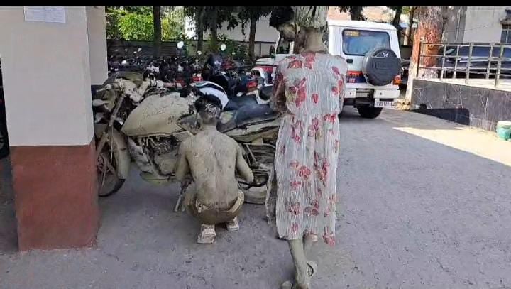 Bihar News: बाइक पर बीच सड़क रील बनाना इन तीन युवकों को पड़ा भारी, पुलिस ने काटा चालान, ले गई थाना