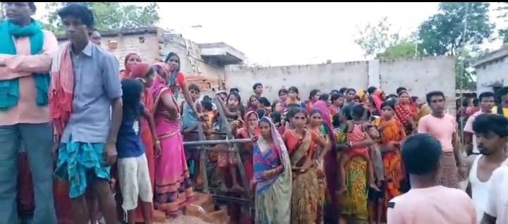 Crime News Bihar:ससुरालवालों ने नहीं दिया घर ढलाई का पैसा, तो सनकी पति ने पत्नी की चाकू मारकर तो बेटा की गला दबाकर की हत्या