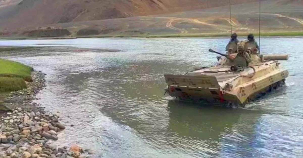 BREAKING : नदी में टैंक फंसने से 5 जवानों की हुई मौत, रक्षा मंत्री ने जताया दुख