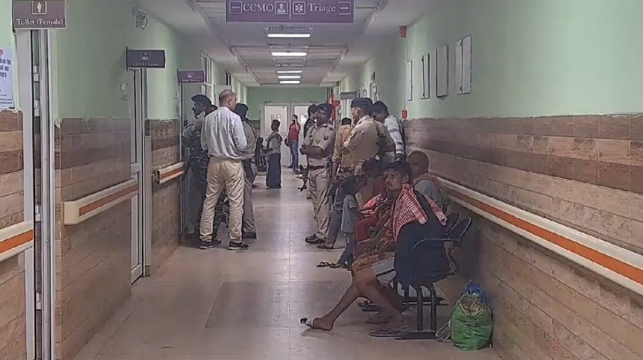 BREAKING : नीट पेपर गड़बड़ी मामले के आरोपियों को साथ लेकर एलएनजेपी अस्पताल पहुंची सीबीआई की टीम, मेडिकल जांच के बाद होगी पूछताछ