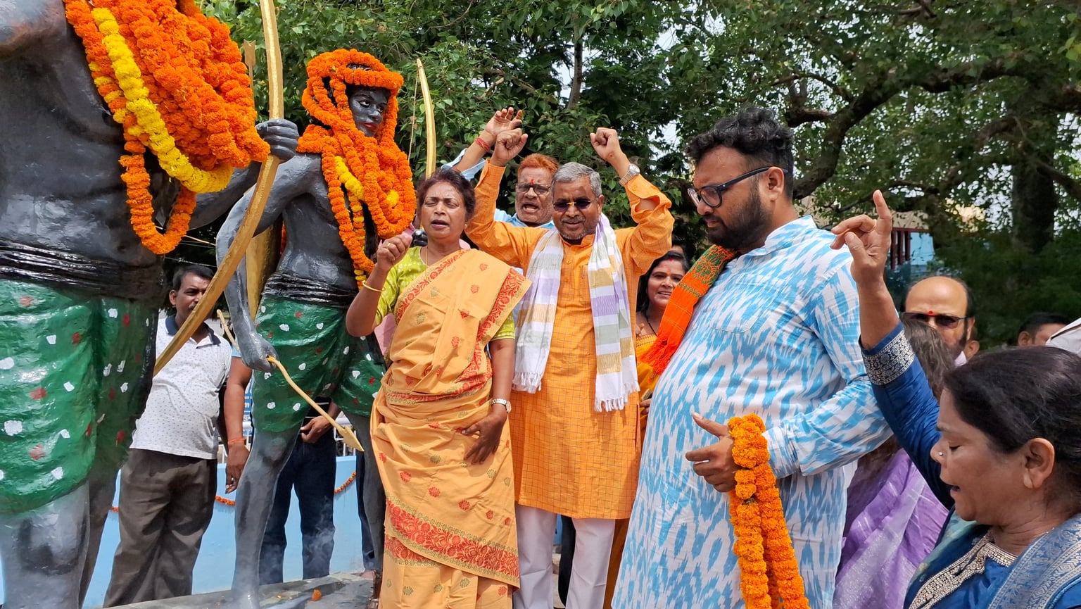 हूल दिवस के बहाने संथाल परगना में तेज हुई राजनीति, भोगनाडीह में हेमंत तो दुमका में गरजे बाबूलाल
