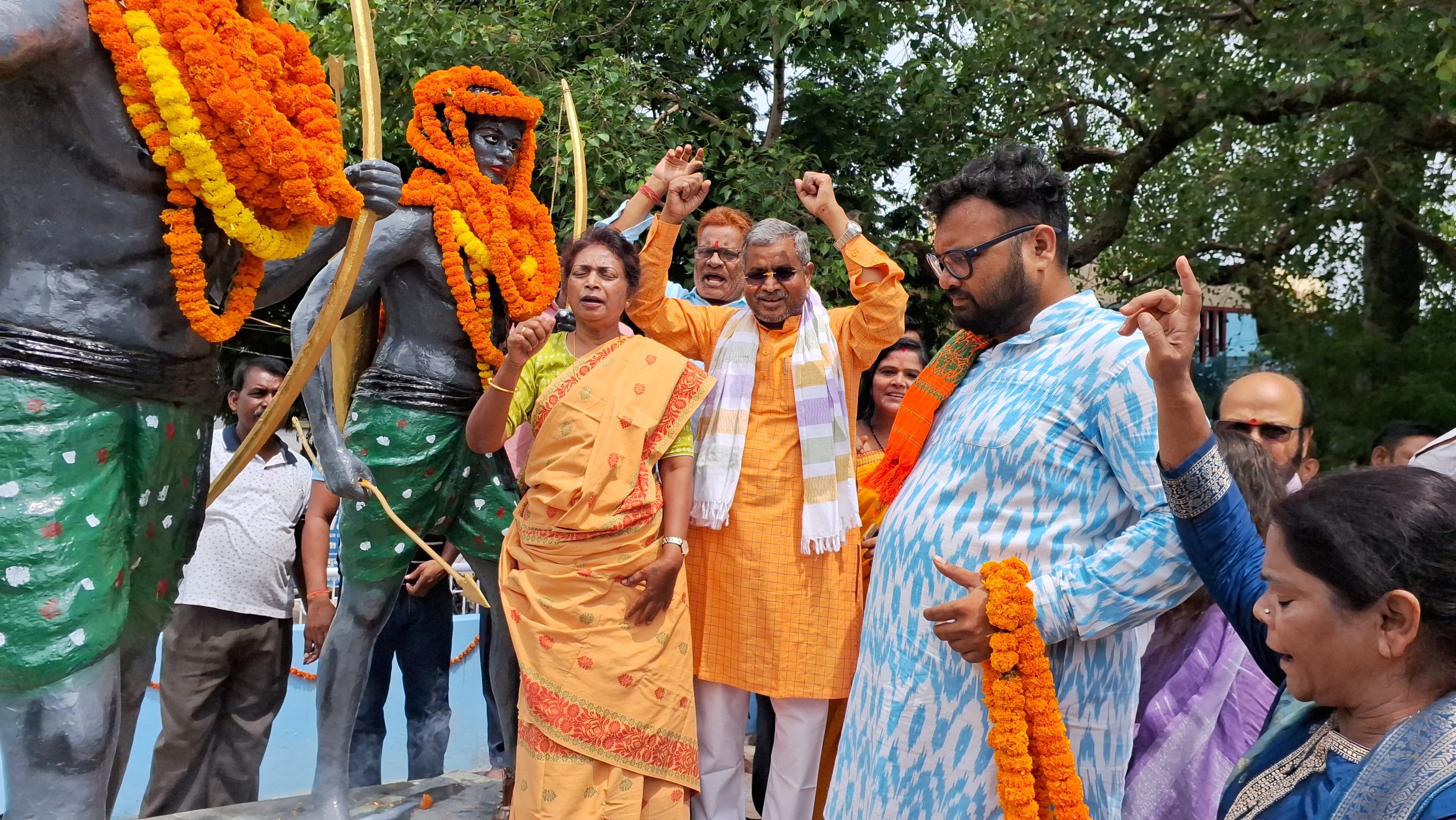 हूल दिवस के बहाने संथाल परगना में तेज हुई राजनीति, भोगनाडीह में हेमंत तो दुमका में गरजे बाबूलाल