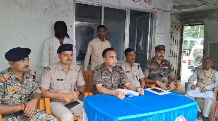 गिरिडीह पुलिस ने अंतरराज्यीय वाहन चोर गिरोह का किया खुलासा, 48 घंटों के अंदर चोरी हुई ट्रक सहित एक को किया गिरफ्तार