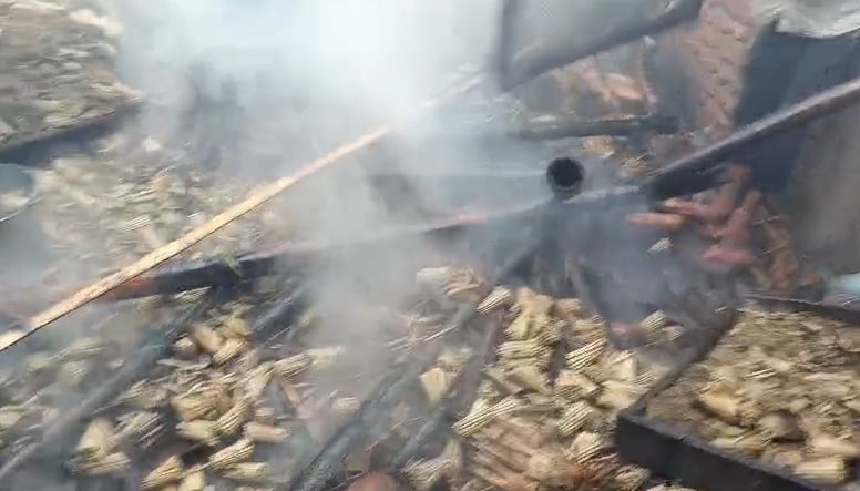 बीड़ी फैक्ट्री में  लगी आग, लाखों का नुकसान, मौके पर पहुंची दमकल की गाड़ियां