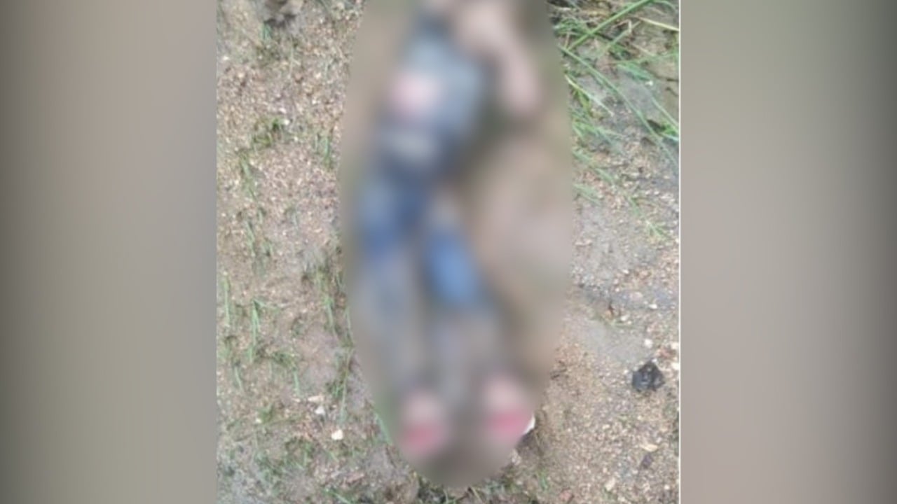 बाइक से उफनती नदी कर रहे थे पार, ढाई  साल का बच्चा तेज बहाव में बहा