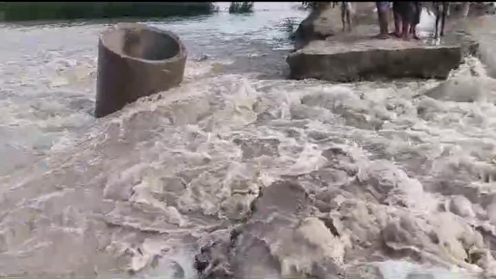 बिहार में नहीं थम रहा पुल बहने का सिलसिला!मोतिहारी में फिर जमीदोज हुआ अर्धनिर्मित पुल, सवालों के घेरे में सरकार