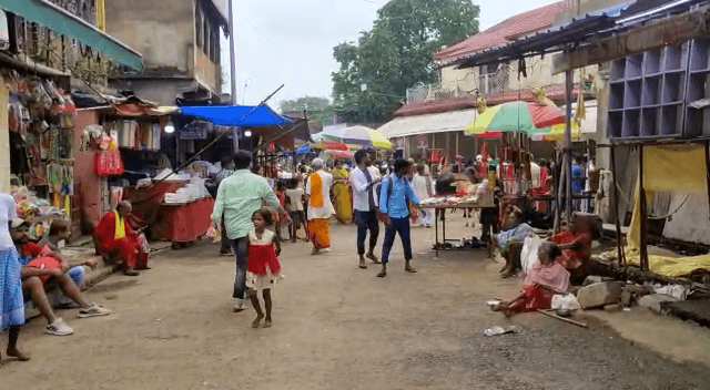 बासुकीनाथ में करीब 90 लाख की लागत से बना मार्केट कॉम्प्लेक्स और धर्मशाला से दुकानदारों को नही मिल रहा लाभ
