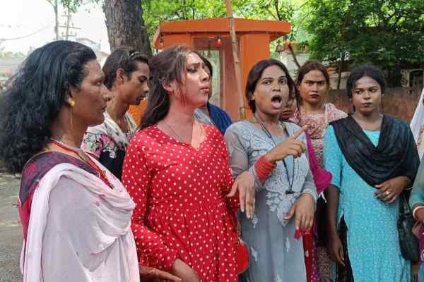 हेमंत सरकार मे अब किन्नर भी नहीं है सुरक्षित, छेड़खानी का मामला लेकर पहुंचे थाना