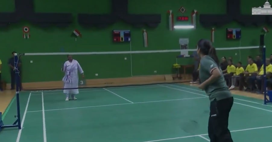 राष्ट्रपति द्रौपदी मुर्मू ने जबरदस्त खेल का किया प्रदर्शन, साइना नेहवाल आश्चर्यचकित !