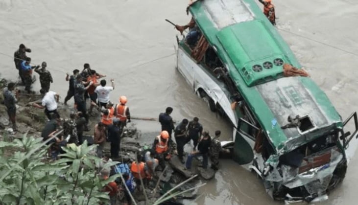 BIG NEWS : नेपाल में भारी बारिश ने मचाई तबाही, भूस्खलन से दो बसें नदी में बहीं, 63 यात्री लापता, काठमांडू से कई उड़ानें भी रद्द