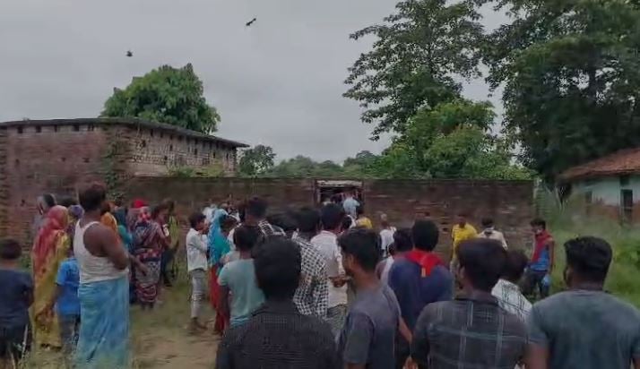 2 महीने तक पड़ी रही घर में लाश, दरवाजा खोलते ही महिला के उड़े होश, जानिए क्या है पूरा मामला !