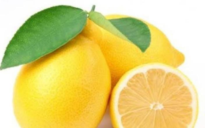 खतरनाक है नींबू के साथ इन चीजों का सेवन, हो सकती है पेट से जुड़ी ये समस्याएं