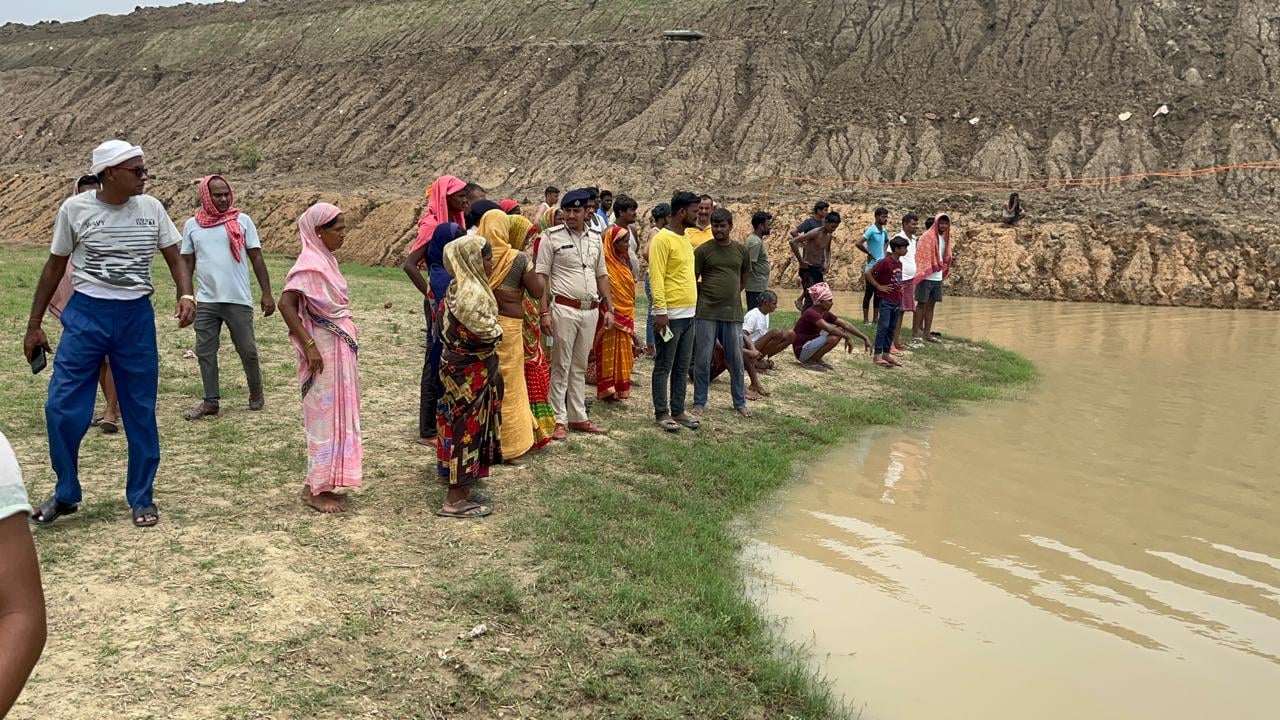 मोकामा में दर्दनाक हादसा, गड्ढे में खेल रहे मासूम की डूबने से मौत, शव की तलाश में जुटी NDRF की टीम