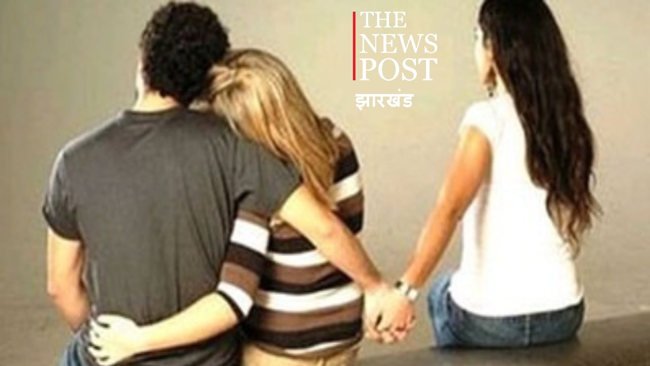 कहीं आपके रिश्ते में तो नहीं हो रही थर्ड पर्सन की एंट्री, ये हैं संकेत