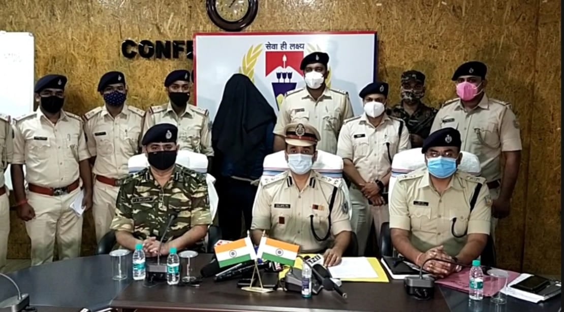 15 लाख का इनामी माओवादी कमांडर आजाद  गिरफ्तार, 30 पुलिस जवानों की हत्या का है आरोप