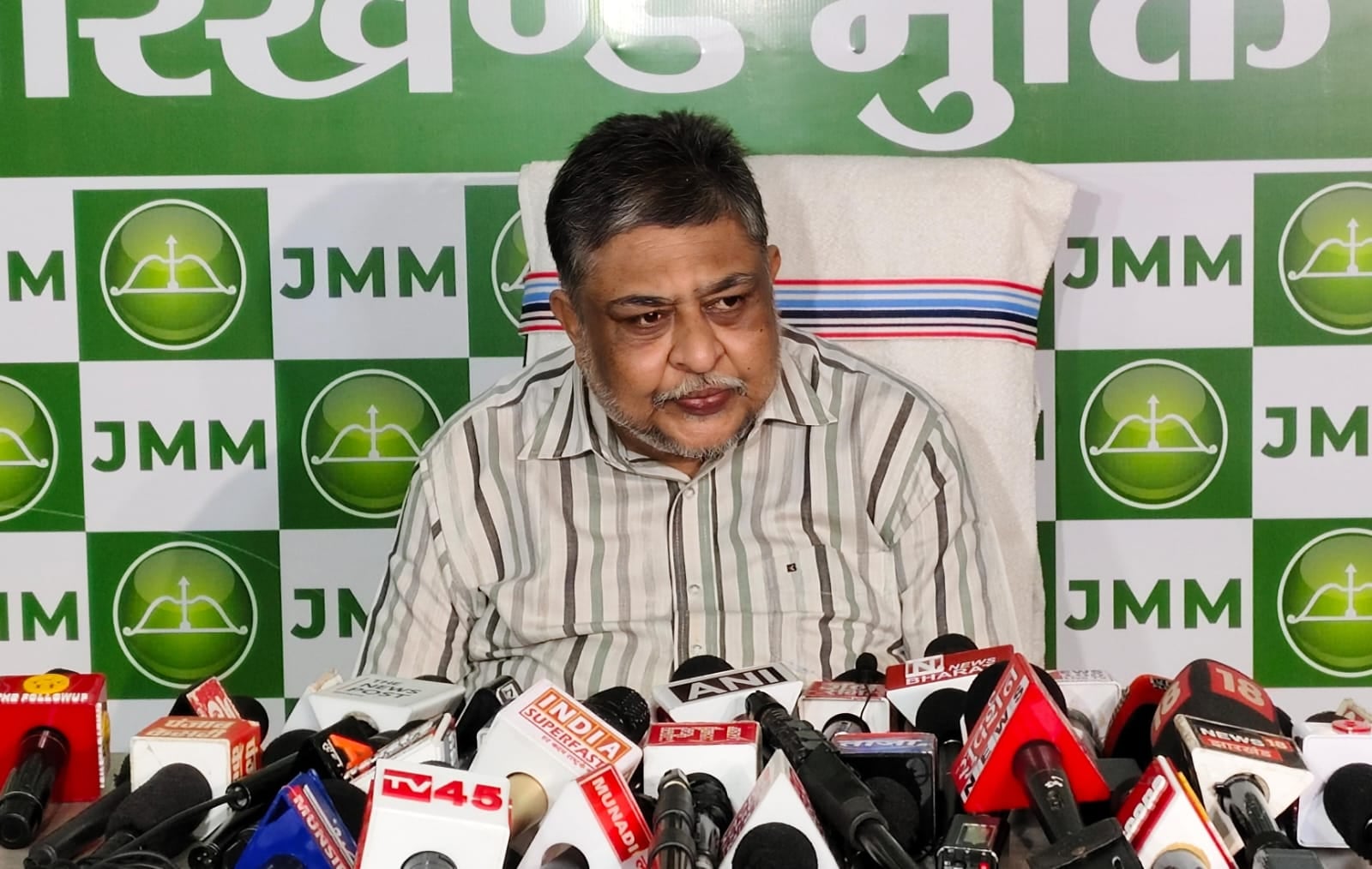 हिमंता बिस्वा सरमा के “चार्ज” वाले बयान पर जेएमएम का तंज, कहा- डिस्चार्ज कर भेजा जाएगा वापस