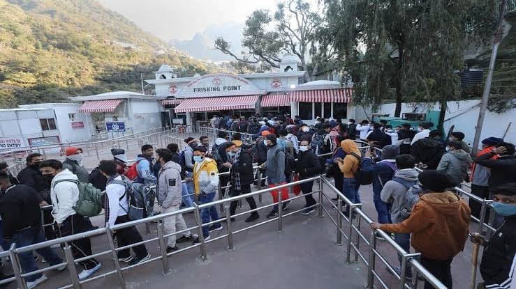वैष्णो देवी मंदिर में भगदड़,12 लोगों की मौत, घायलों का इलाज जारी