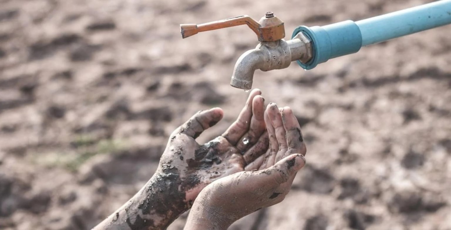 WATER CRISIS:जमशेदपुर के जनजाति टोला में पानी की किल्लत, गंदे तालाब का पानी पीने को मजबूर सबर परिवार