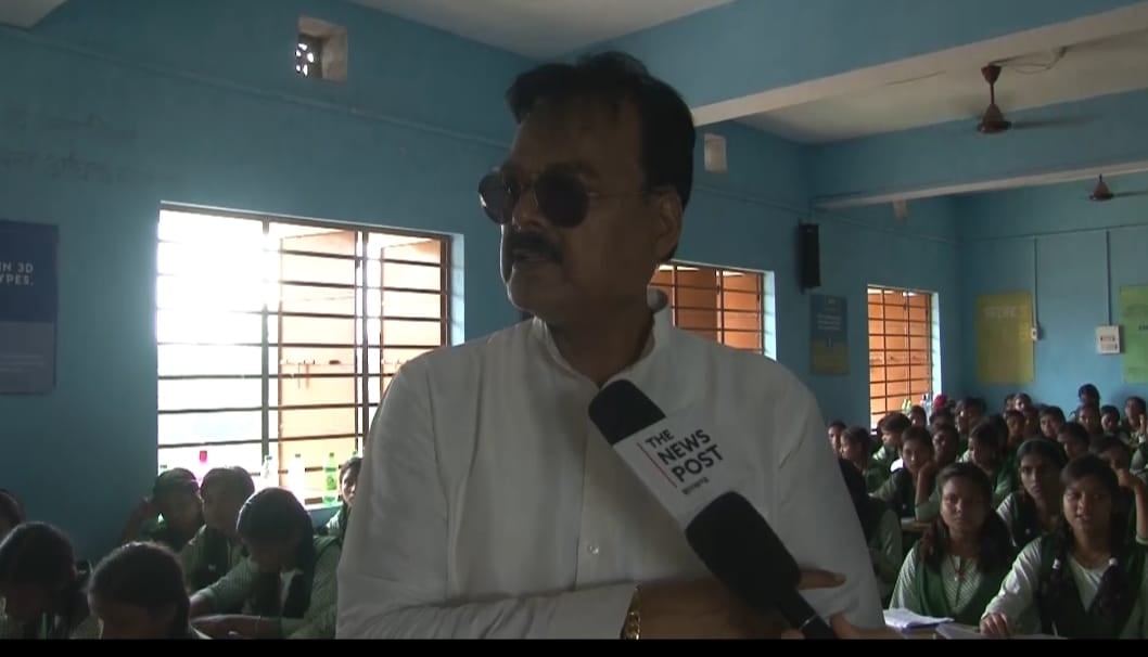गोविंदपुर का  नगर कियारी  प्लस टू हाई स्कूल : संसाधन की कमी देख अशोक सिंह की आँखे फटी की फटी रह गई