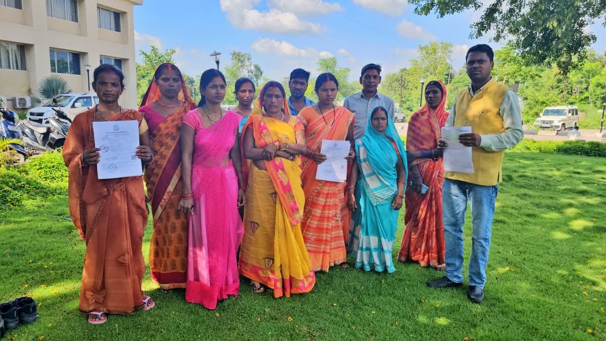 बेराजगारी का ऐसा आलम, महिलाओं से फर्जी फॉर्म भरवाकर ठग लिए गए करोड़ो रुपये