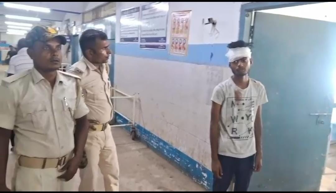 Bihar: अररिया में चलती गाड़ी से शराब तस्कर ने लगा दी छलांग, एक की मौत, एक घायल