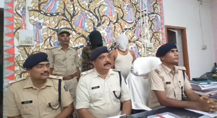 Bihar News:जमुई पुलिस की बड़ी कामयाबी, भारी मात्रा में हथियार के साथ दो तस्कर को दबोचा