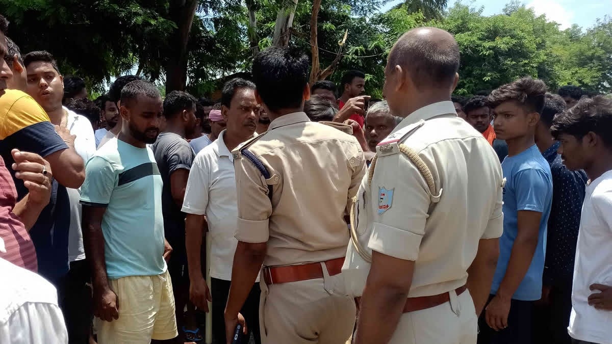 होटल में तोड़फोड़, संचालक से असमाजिक तत्वों ने की मारपीट, आक्रोशितों ने किया एनएच जाम