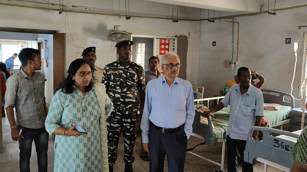 एडीएम पहुंची SNMMCH,कहा -सफाई  व्यवस्था नहीं सुधरी तो होगी कार्रवाई