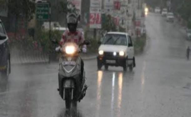 Weather Alert: बंगाल की खाड़ी में बने निम्म दबाव के वज़ह से झारखंड के ज्यादातर हिस्सों में अगले दो दिनों तक जोरदार बारिश के आसार, अलर्ट जारी