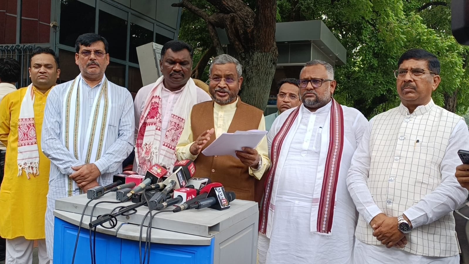 मतदाता सूची घोटाला की जांच की मांग को लेकर भाजपा का प्रतिनिधिमंडल पहुंचा चुनाव आयोग, जानिए बाबूलाल मरांडी ने क्या कहा