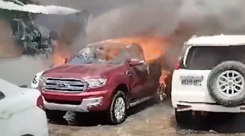 बिहार में कार सर्विस सेंटर में लगी आग, फायर ब्रिगेड की 12 गाड़ियां पहुंची, खाली कराए गए आसपास के इलाके