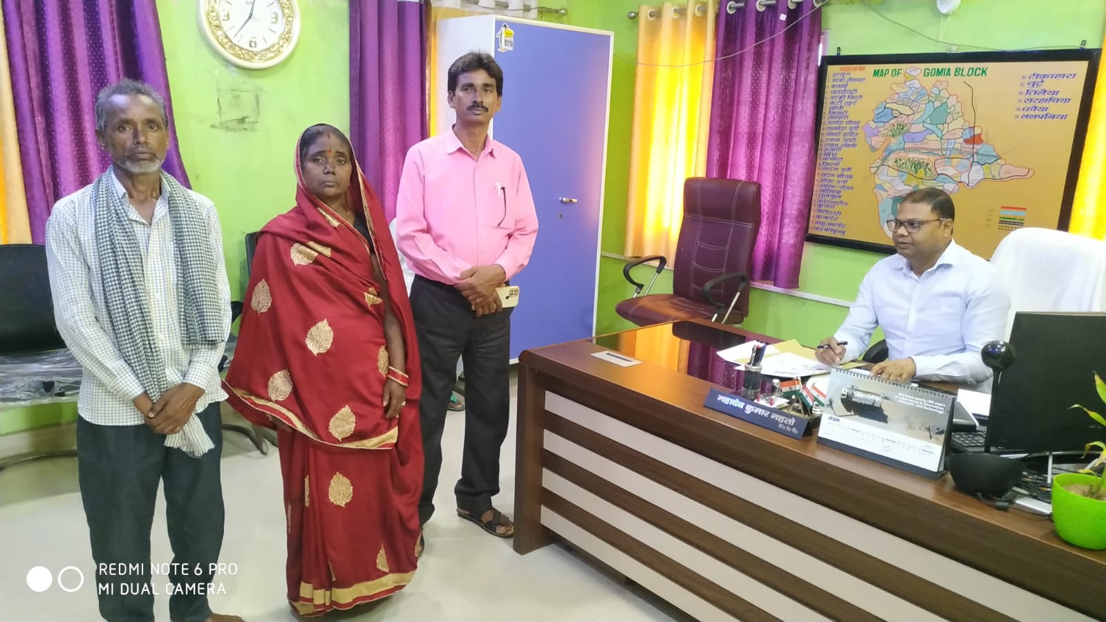 बोकारो:  आज भी जर्जर मकान में रहने को मजबूर हैं बुजुर्ग दंपति, आवास की मांग को लेकर पहुंचे बीडीओ कार्यालय, मिला ये आश्वासन