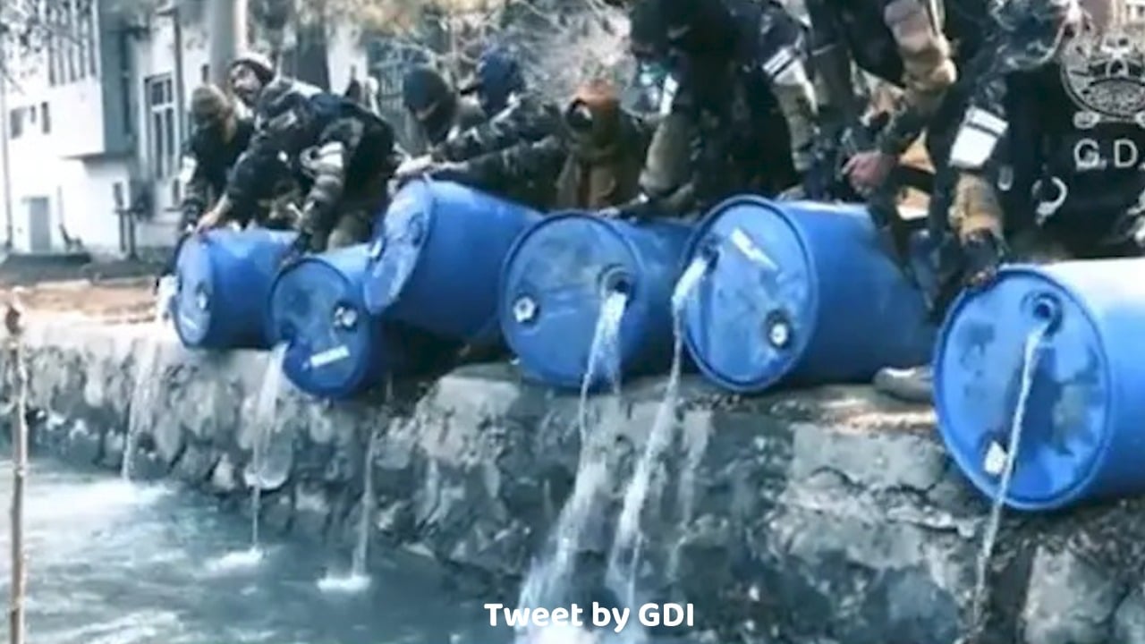 देखते ही देखते नहर में बह गई 3000 लीटर शराब, पीने वालों की खैर नहीं