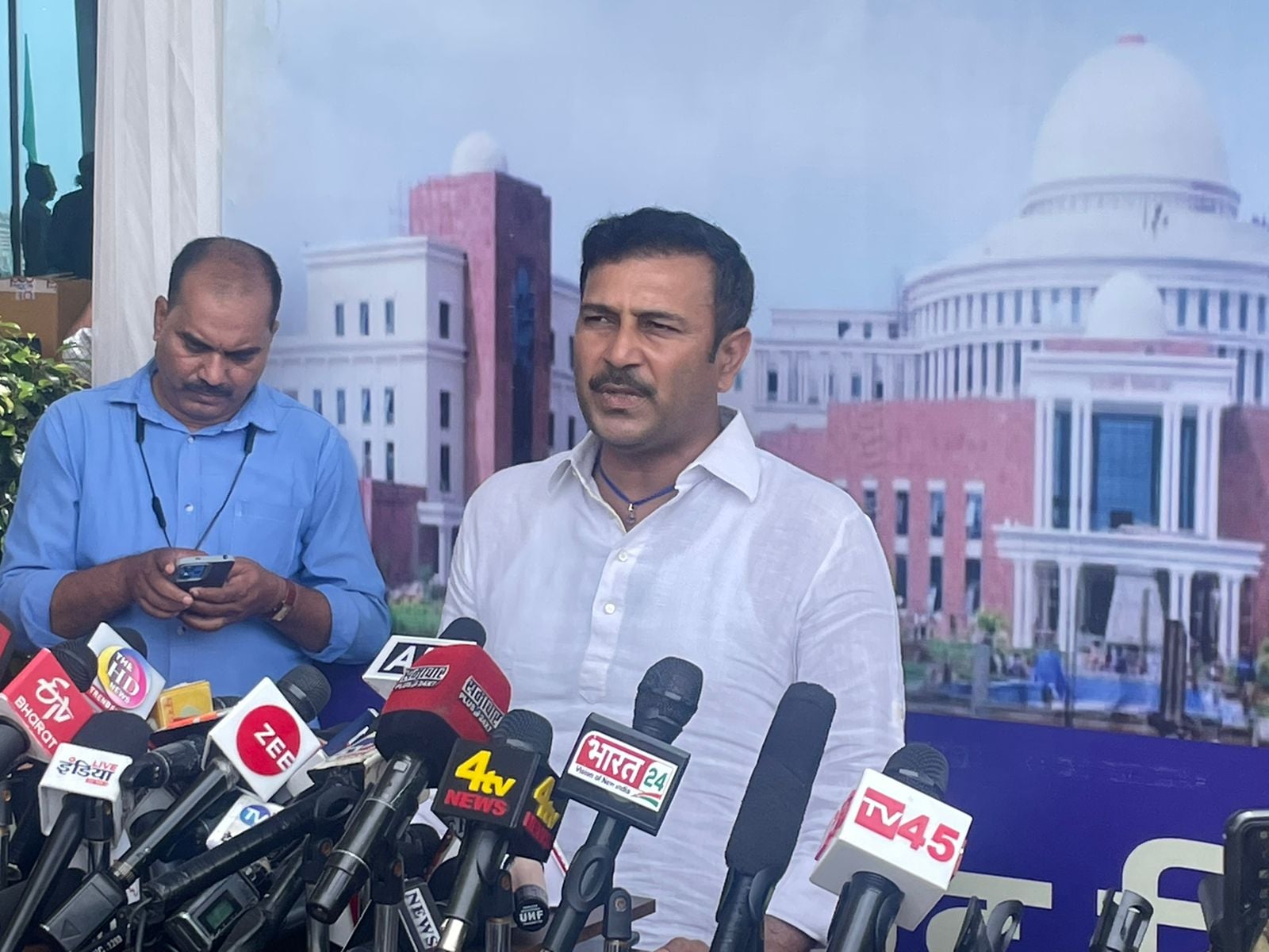 18 विधायकों के निलंबन पर हो पुनर्विचार, आंकड़ों के साथ सवाल करने पर भाग रही सरकार- सुदेश महतो