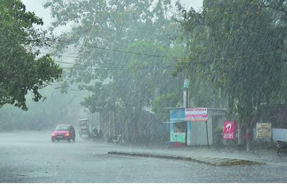 Weather Forecast : झारखंड के ज्यादातर हिस्सो में जारी है  मूसलाधार बारिश, अगले 2-3 दिनों तक  इन जिलो में भारी बारिश के साथ वज्रपात का अलर्ट जारी
