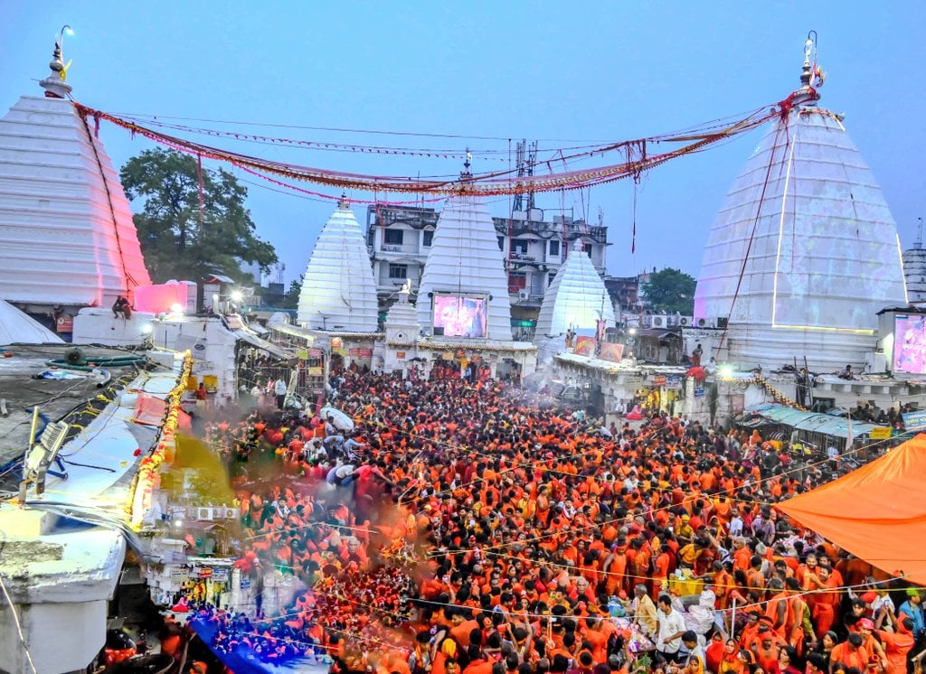 सावन की तीसरी सोमवारी: बाबाधाम में करीब 3 लाख कांवड़ियां करेंगे जलाभिषेक, रांची के पहाड़ी मंदिर में भी सुबह 3 बजे से कतार में लगे श्रद्धालु