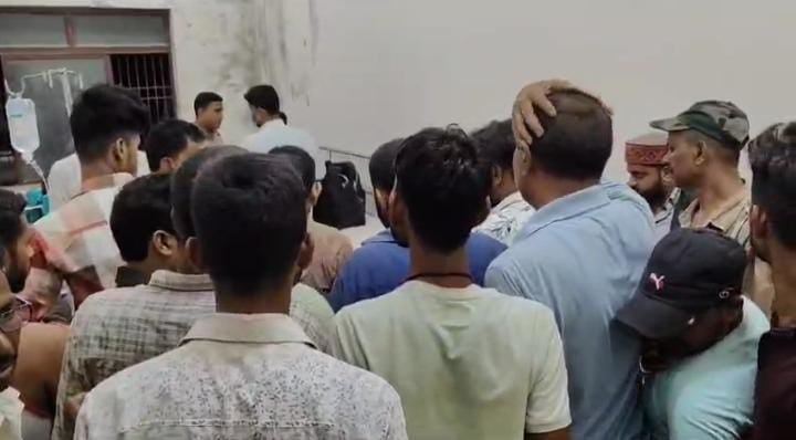 Crime News: बिहार में नहीं थम रहा अपराध, बदमाशों ने पूर्व मुखिया को गोलियों से किया छलनी, मौके पर मौत, पढ़ें क्या है पूरा मामला