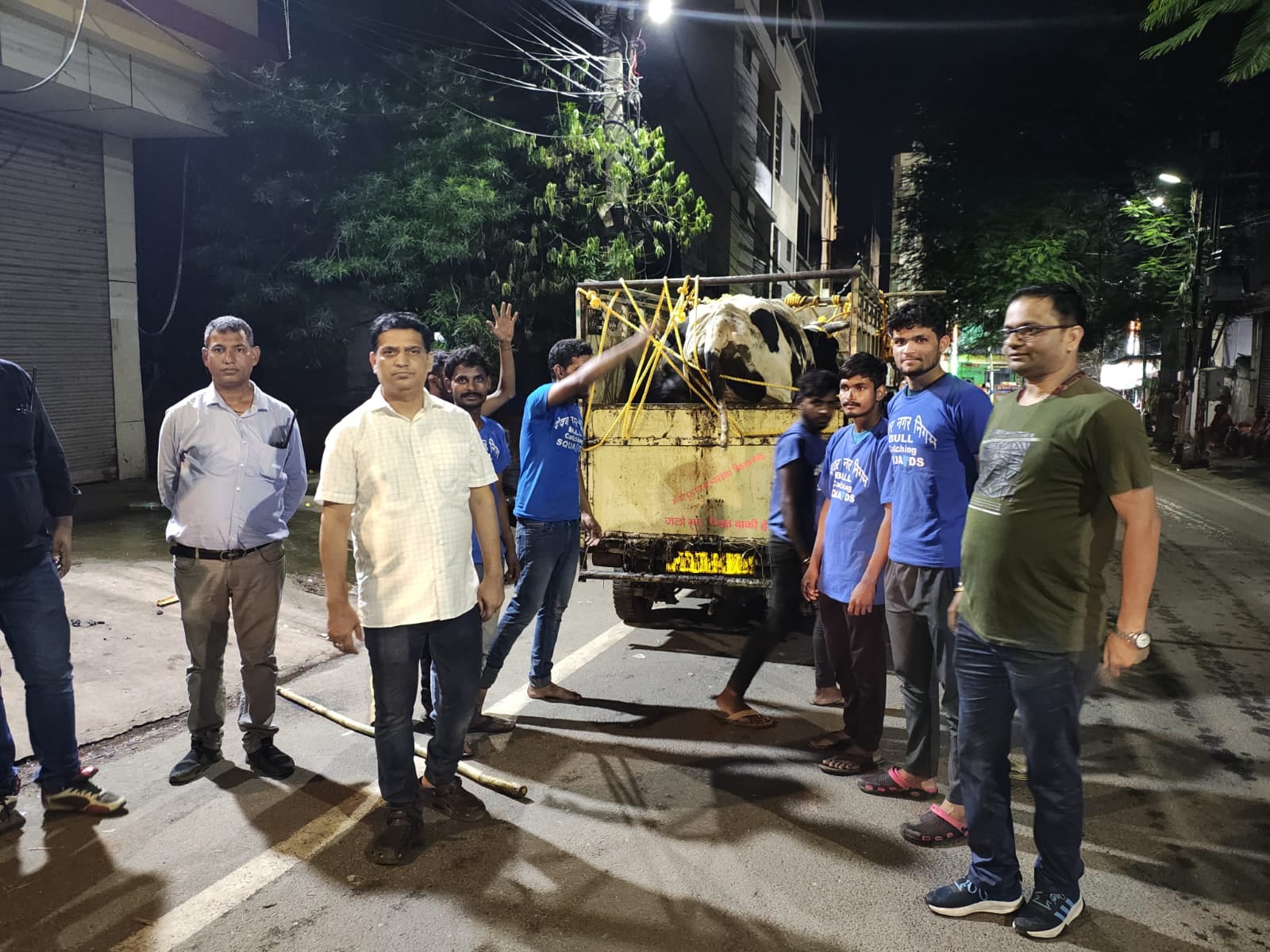 देवघर में अब श्रद्धालुओं को नहीं होगी आवारा सांडों से परेशानी, नगर निगम ने चलाया नंदी मुक्त अभियान