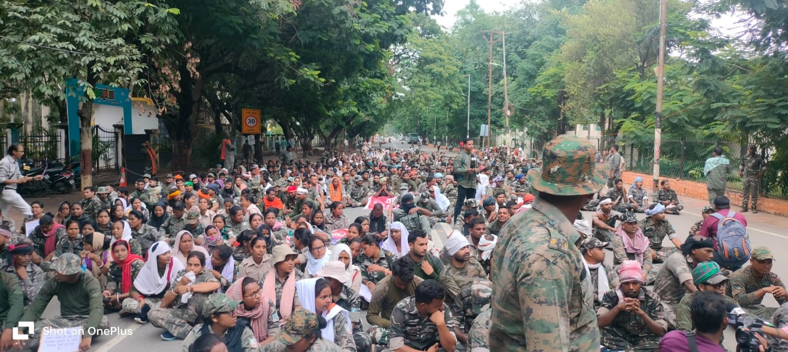 मोरहाबादी मैदान में शुरु हुई स्वतंत्रता दिवस की तैयारी, आंदोलन कर रहे सहायक पुलिसकर्मियों को जगह खाली करने का दिया गया निर्देश