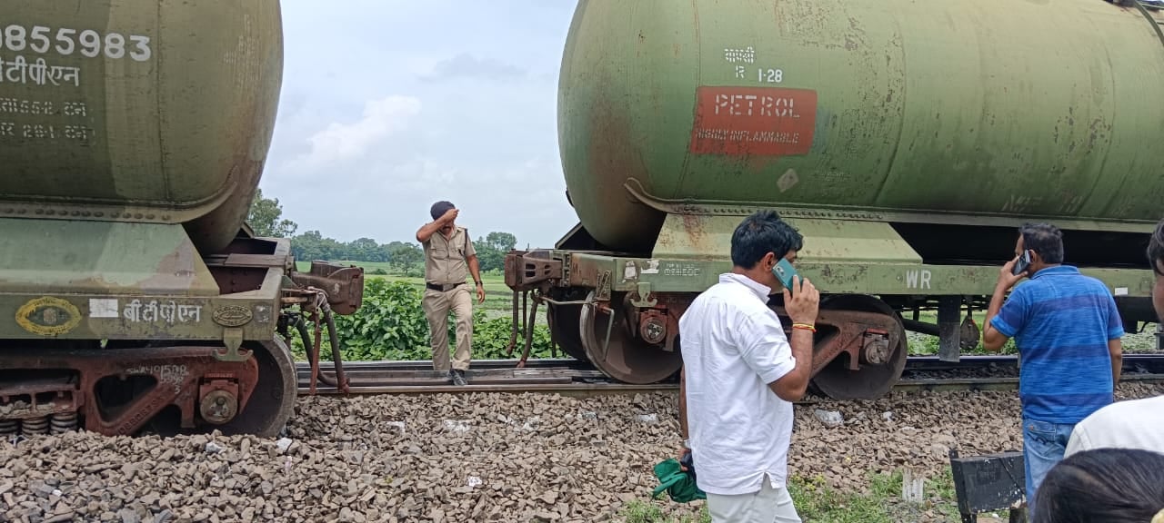 पश्चिम बंगाल के कुमेदपुर के पास रेल हादसा, मालगाड़ी की पांच बोगी हुई बेपटरी