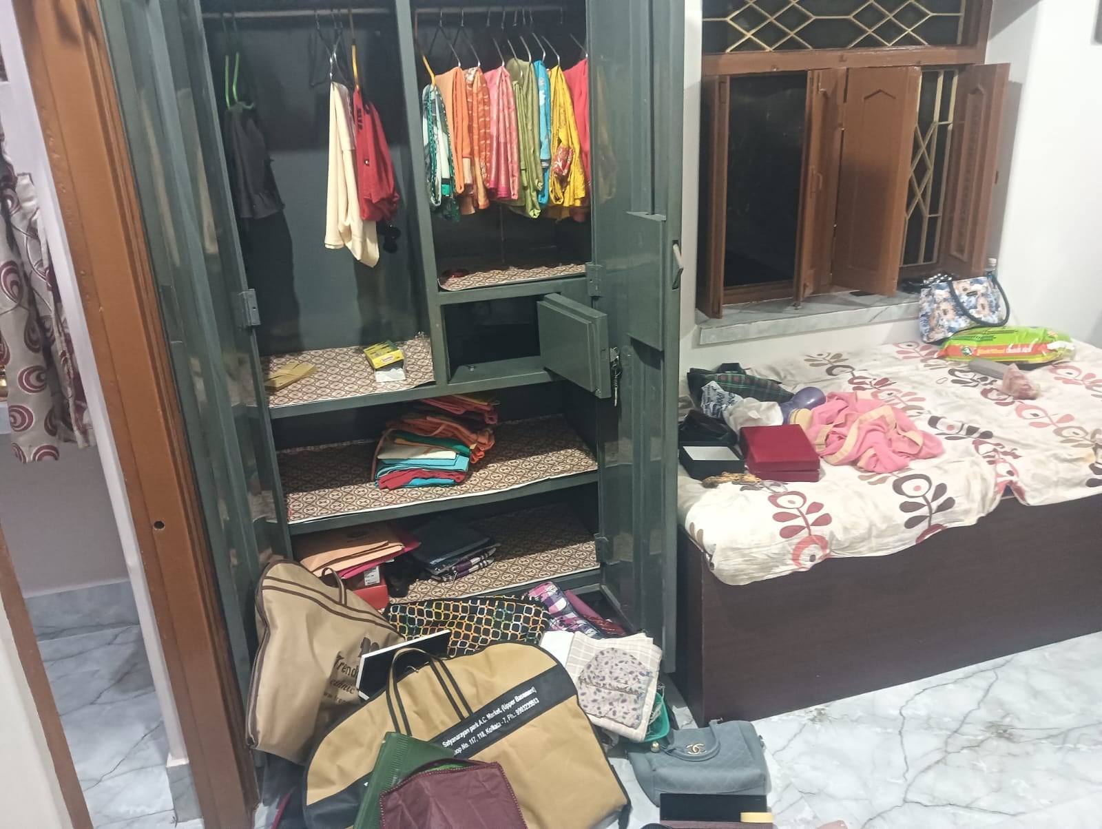 दुमका: गृहस्वामी सहित सभी सदस्य गए थे बोलबम सेवा शिविर में सेवा करने, बंद घर में हो गयी चोरी