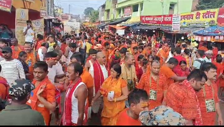 बासुकीनाथ धाम में चौथी सोमवारी पर उमड़ा भक्तों का जनसैलाब, प्रशासन की पैनी नजर में हो रहा है जलार्पण
