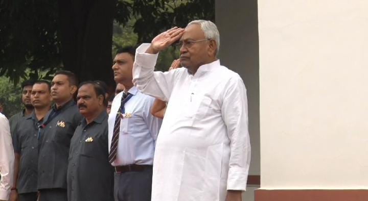 78वें स्वतंत्रता दिवस पर नीतीश कुमार ने बनाया रिकॉर्ड,बिहार के मुख्यमंत्री के रूप में 18वीं बार झंडा फहराने वाले पहले सीएम बने
